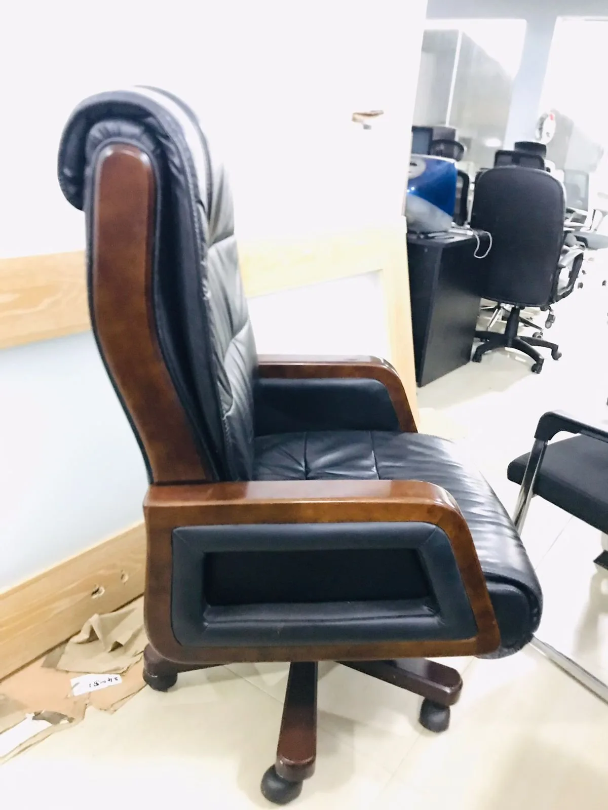 Don Karolis Boss Executive Chair, View 2