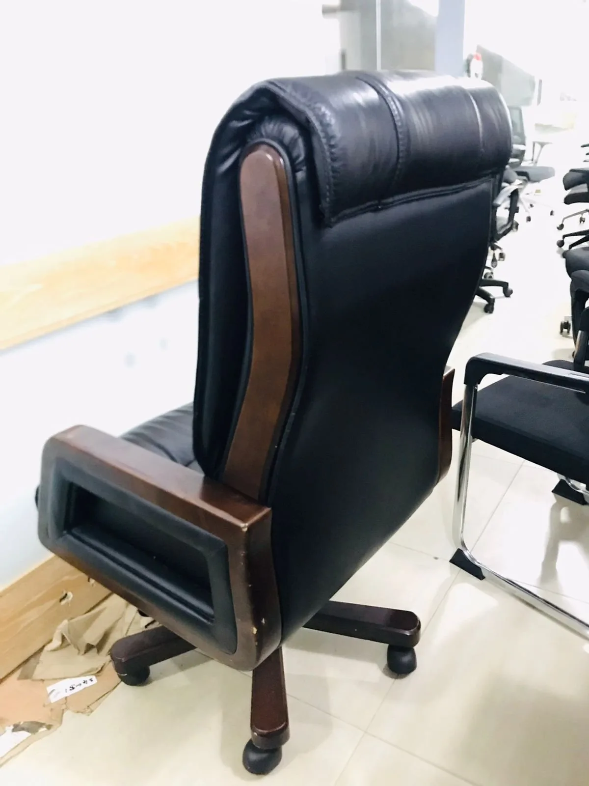 Don Karolis Boss Executive Chair, View 3