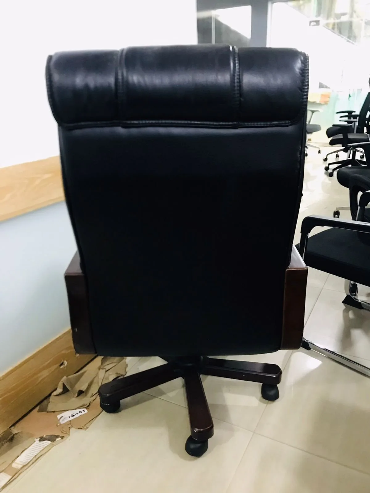 Don Karolis Boss Executive Chair, View 4