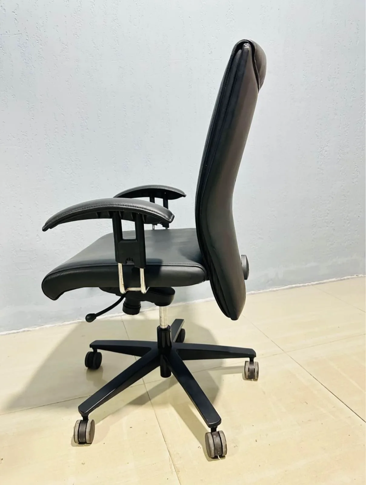 EURO Generation Mid Back Chair, View 2
