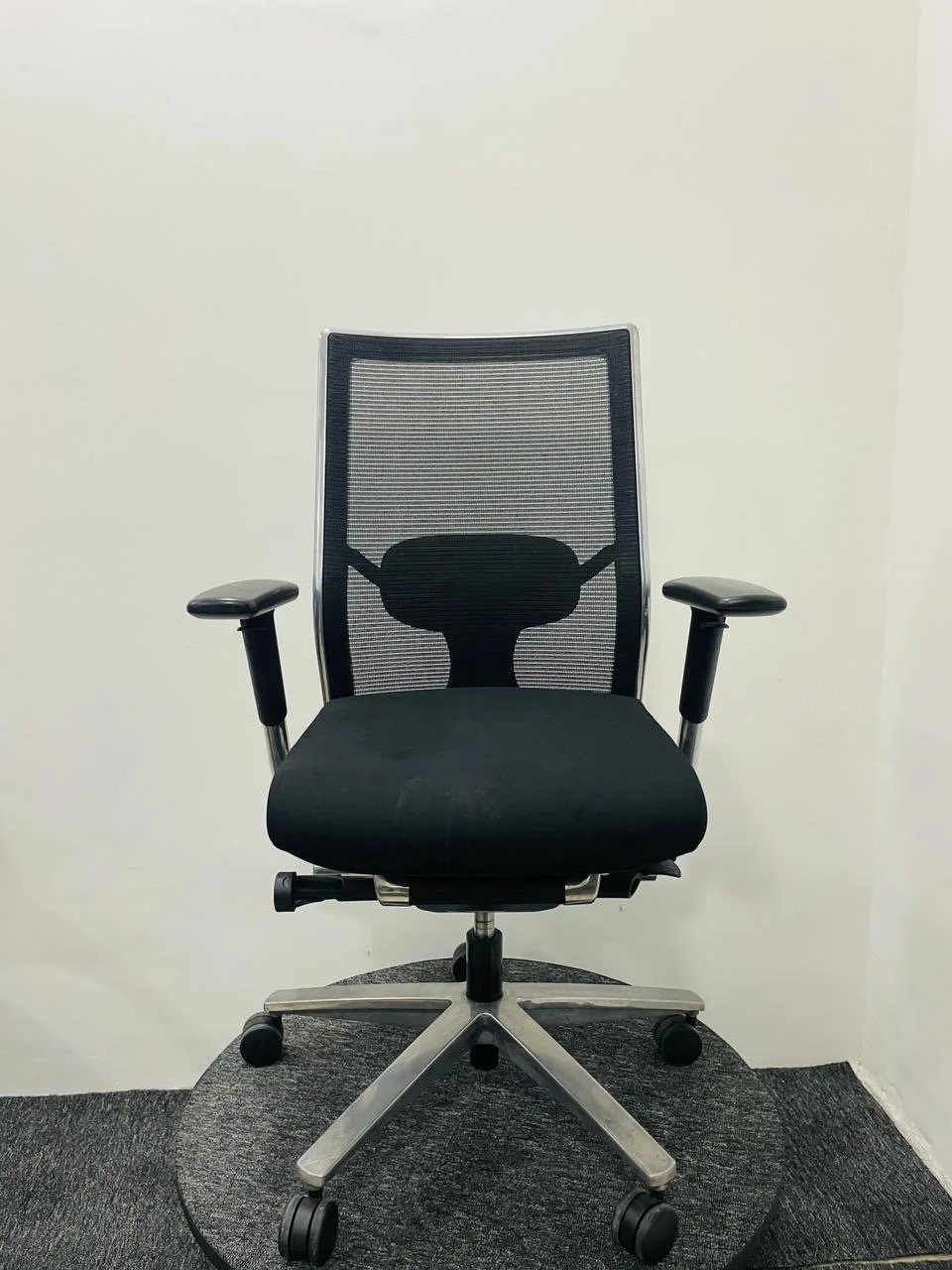 Euro Senses Ergonomic Chair, View 3