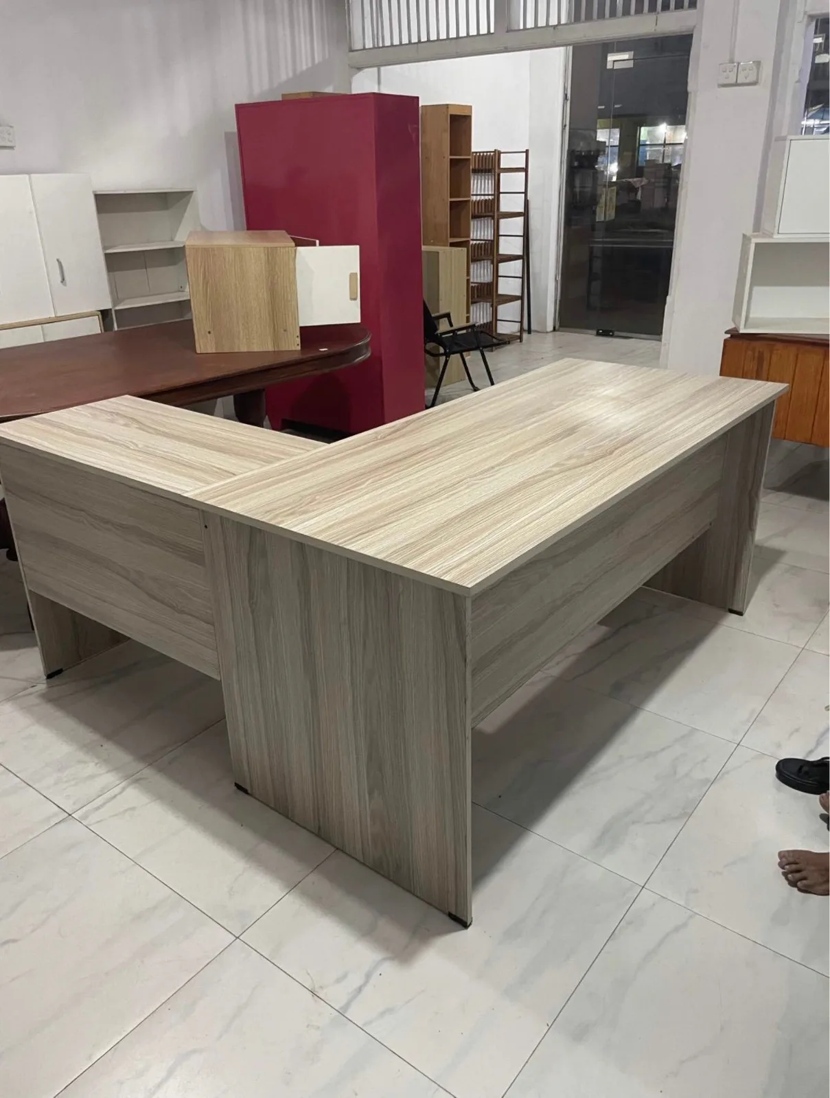 L shape Executive table with Drawers, View 2