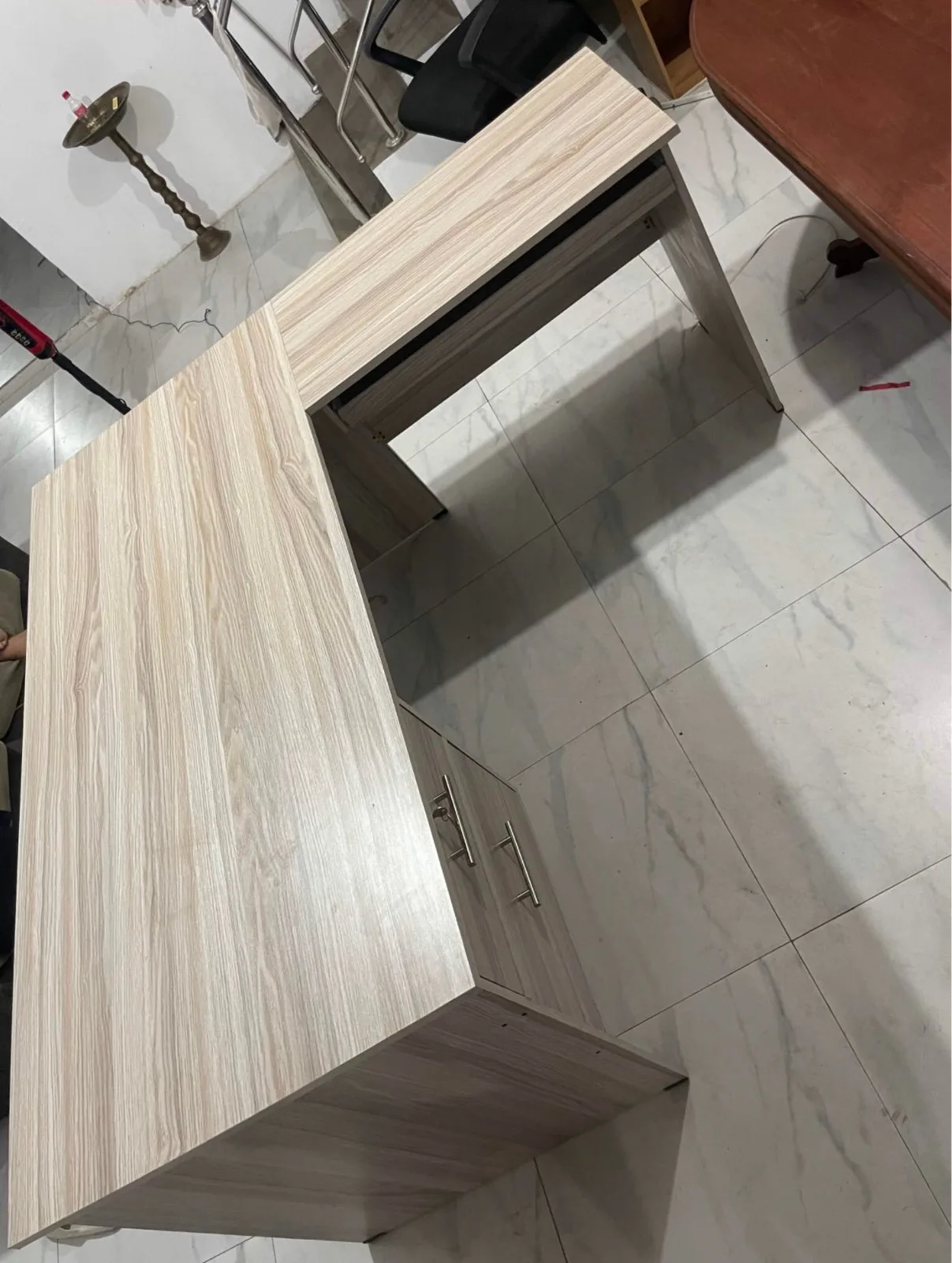 L shape Executive table with Drawers, View 3
