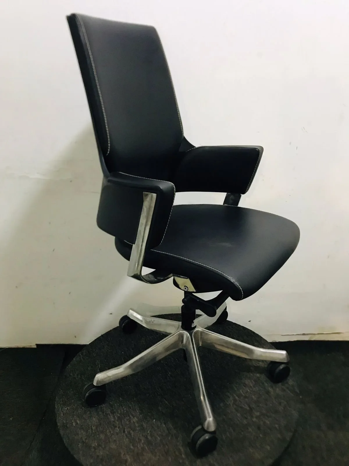 Merryfair Delphi Executive High Back chair, View 2